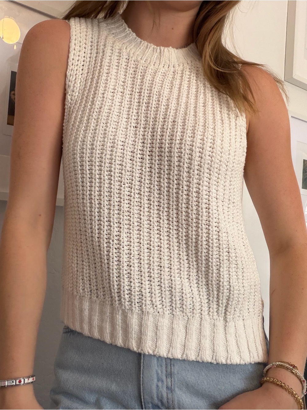 Abercrombie & Fitch Cream Sleeveless Knit Crewneck Sweater Tank